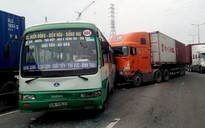 Tai nạn liên hoàn trên Xa lộ Hà Nội