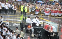 Chùm ảnh hàng chục ngàn người đội mưa vĩnh biệt ông Lý Quang Diệu