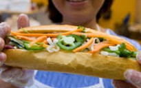Bán bánh mì online giúp sinh viên Việt chữa bệnh ở Đài Loan