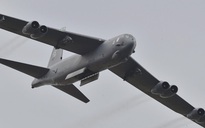 Máy bay ném bom B-52 của Mỹ 'bay nhầm', áp sát Đá Châu Viên