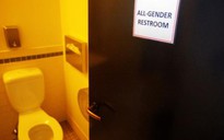 11 bang kiện chính quyền Obama vụ nhà vệ sinh cho người chuyển giới