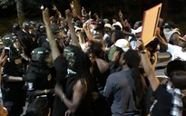 Mỹ: Cảnh sát bắn chết dân da màu, bạo lực lại bùng phát