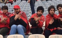 Phụ nữ Iran giả trai đi xem bóng đá
