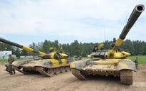 Nhiều người hâm mộ bộ đội Việt Nam lái xe tăng T-72B3 đầy uy lực