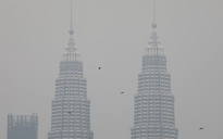 Malaysia phát khẩu trang cho người dân, sẽ làm mưa nhân tạo để chống khói mù
