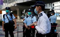 Công chức Hồng Kông phải đi chợ cho người dân bị cách ly vì dịch COVID-19