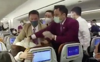 Hành khách Trung Quốc ho vào mặt tiếp viên hãng hàng không Thai Airways