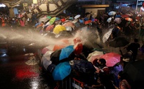 Cảnh sát Thái Lan dùng vòi rồng giải tán đám đông biểu tình