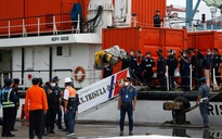 Tìm thấy thi thể, mảnh vỡ từ máy bay Indonesia rơi xuống biển
