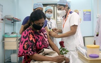 Ấn Độ đánh giá tác dụng phụ sau khi tiêm vắc xin AstraZeneca
