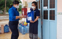 Tặng quà hỗ trợ sinh viên Lào,Campuchia đang học tập tại Vĩnh Long