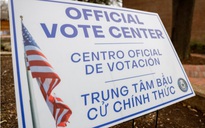 Người Mỹ gốc Việt hào hứng với phiếu bầu cử in tiếng Việt