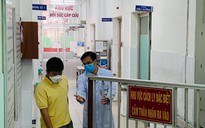 Người con khỏi bệnh, xin ở lại bệnh viện Chợ Rẫy chăm sóc cha nhiễm virus Corona