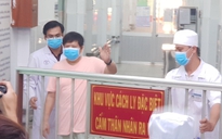 Cảm động ngày cha con người Trung Quốc hết bệnh Covid-19, rời Bệnh viện Chợ Rẫy