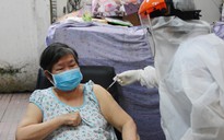 Tin tức Covid-19 TP.HCM: 'Siêu vắc xin' cho người thuộc nhóm nguy cơ