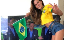 Bạn gái siêu mẫu của thủ môn tuyển Đức gửi lời chúc may mắn đến Brazil