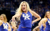 4 HLV và đội cổ vũ tuyển bóng rổ Đại học Kentucky ở Mỹ mở tiệc “sex”
