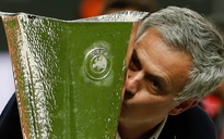 Bị dè bỉu không giúp Tottenham đoạt cúp, HLV Mourinho tuyên bố ‘vô địch Europa League’