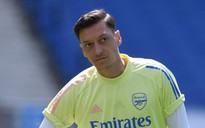 Arsenal làm cách nào để thuyết phục Mesut Ozil ra đi?