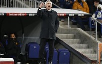 HLV Ancelotti thừa nhận bị HLV Xavi bắt bài và sai lầm chiến thuật