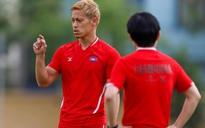 HLV Keisuke Honda đòi cầu thủ Campuchia chạy đạt tốc độ 20,5 km/giờ mới vào đội tuyển