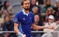 Daniil Medvedev giúp sức cho Djokovic trước cuộc đại chiến với Nadal