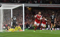 Thắng 5 trận liên tiếp, Arsenal thẳng tiến ở ngôi đầu Ngoại hạng Anh