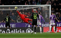 Benzema lập cú đúp, Real Madrid lên đỉnh bảng La Liga