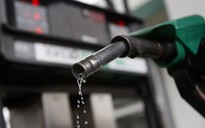 Giá xăng dầu hôm nay 31.12.2021: Neo quanh mốc 79 USD/thùng