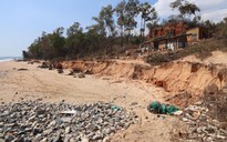 Bình Thuận: Triều cường gây sạt lở hàng trăm mét bờ biển ở TP.Phan Thiết