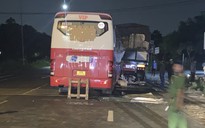 Bình Thuận: Công an cắt kính, cứu người trong xe gặp tai nạn giao thông