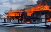Hải Dương: Cháy tàu du lịch do chập điện