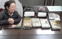 Bắt quả tang người phụ nữ 'thủ' 6 bánh heroin, 2 kg ma túy đá đi tiêu thụ