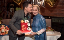 Ca sĩ Quang Dũng xúc động mừng sinh nhật mẹ 80 tuổi