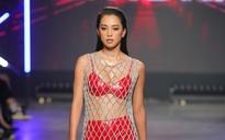 Hoa hậu Tiểu Vy mặc váy lưới gợi cảm