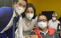 Nghệ sĩ saxophone Trần Mạnh Tuấn khóc khi gặp đồng nghiệp ở bệnh viện