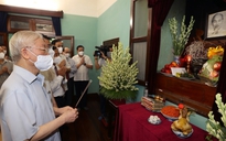 Tổng bí thư Nguyễn Phú Trọng dâng hương tưởng niệm Chủ tịch Hồ Chí Minh