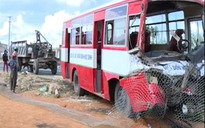 Xe buýt đưa đón học sinh gặp nạn, 3 người chết, 16 người bị thương