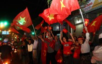 'Việt Nam vô địch' vang khắp thành phố Đồng Xoài