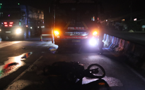 Bình Phước: Xe khách giường nằm kéo lê xe máy, 1 người tử vong