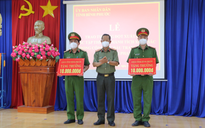 Chủ tịch UBND tỉnh Bình Phước khen thưởng đột xuất vụ bắt gần 2 kg ma túy