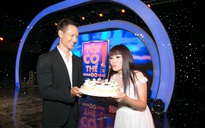 Phương Thanh hạnh phúc nhận bánh sinh nhật từ Kim Lý