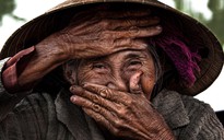 'Vẻ đẹp không tuổi' của các cụ bà Việt qua mắt nhiếp ảnh gia Pháp