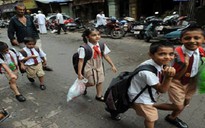 Sáng kiến giảm gánh nặng mang cặp cho học sinh Ấn Độ
