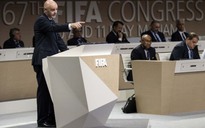 Triều đại mới ở FIFA gặp sóng gió