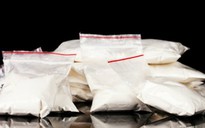 Hai bố con vận chuyển 5 bánh heroin, 8 kg ma túy đá