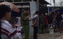 Công an 'bêu tên' người mua, bán dâm ngoài đường