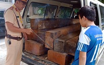 Tháo ghế xe chở gỗ lậu