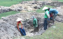 Đổ xô khai thác đá đen ở Phú Yên