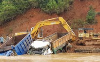 Trắng đêm di dân chạy lũ